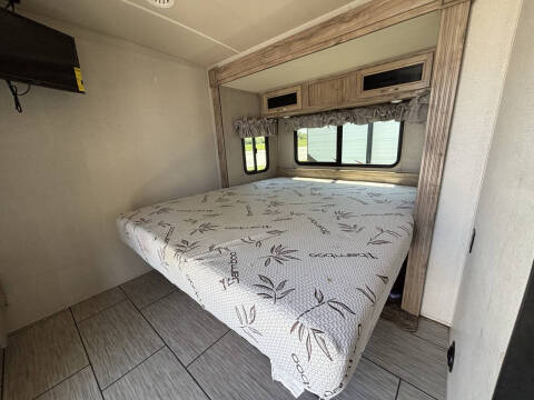 2020 Palomino Solaire 260FKBS