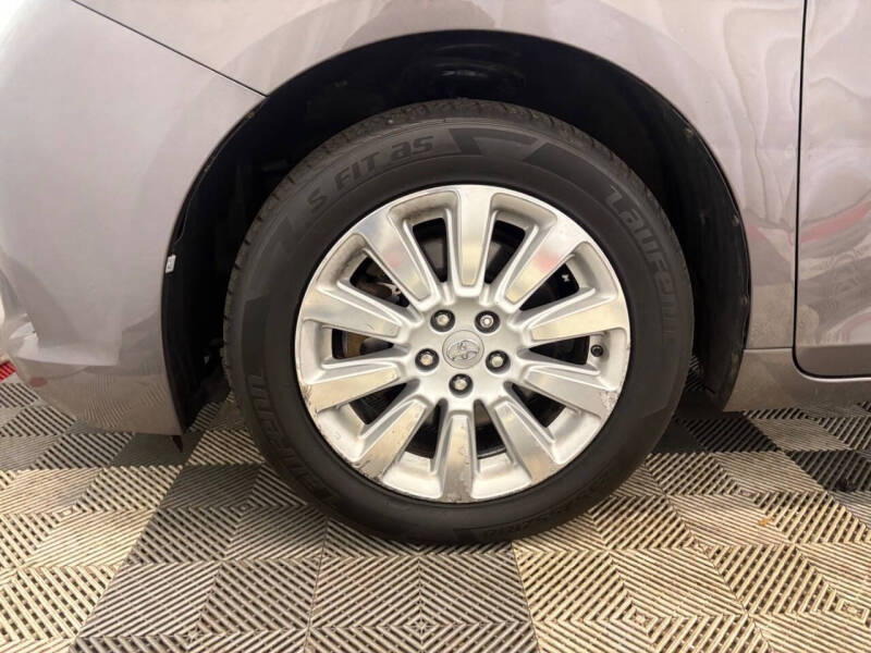 2016 Toyota Sienna XLE 7-Passenger