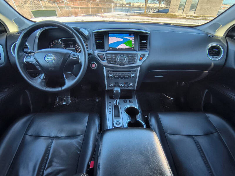 2017 Nissan Pathfinder SL