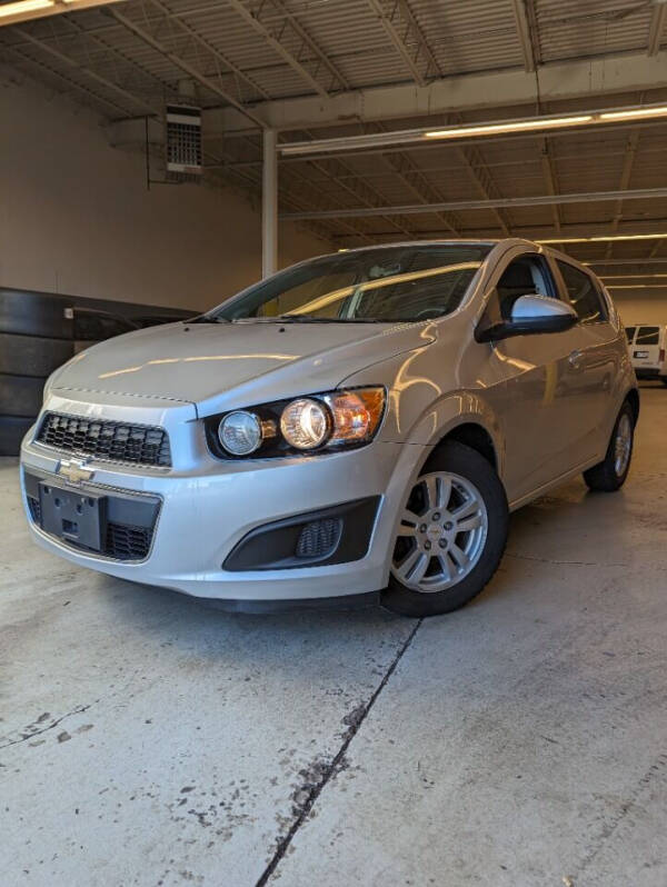 https://cdn05.carsforsale.com/00b0b31d99dba14b8618b6277dbb1492af/800x600/2012-chevrolet-sonic-lt-4dr-hatchback-w-2lt.jpg