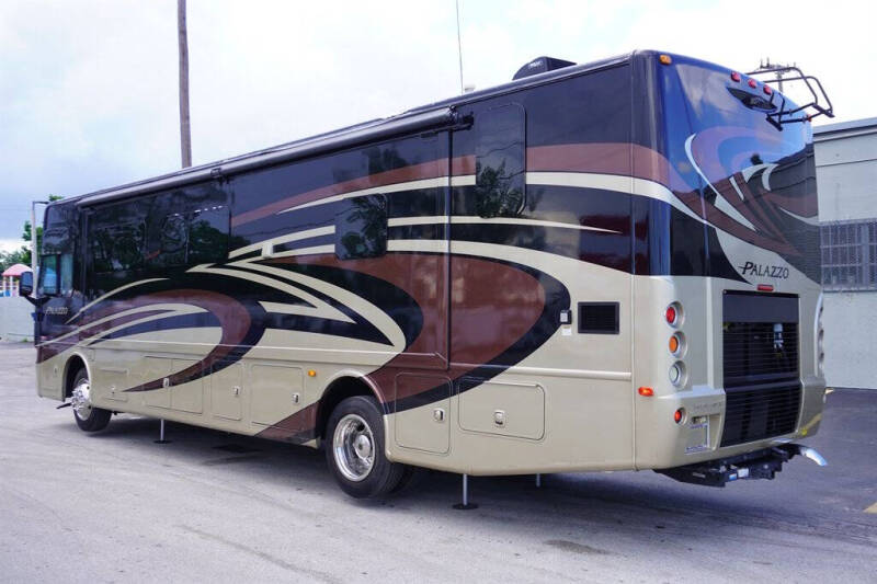 2015 Freightliner XCS Chassis