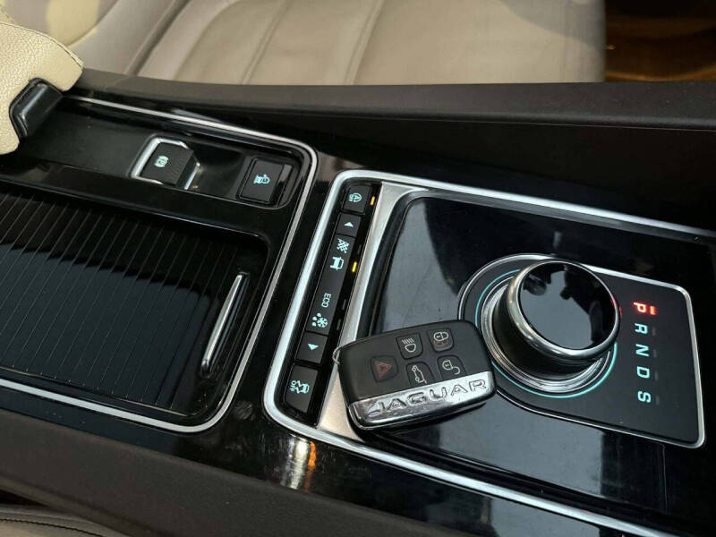 2018 Jaguar F-PACE 25t Prestige