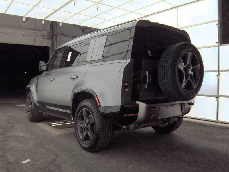 2022 Land Rover Defender 110 X-Dynamic SE