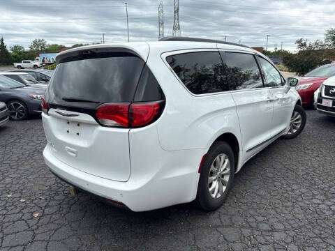 2017 Chrysler Pacifica Touring-L