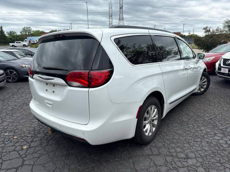 2017 Chrysler Pacifica Touring-L
