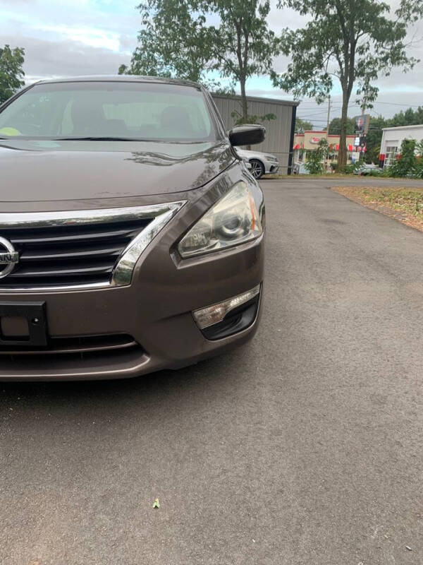 2014 Nissan Altima SV photo 24