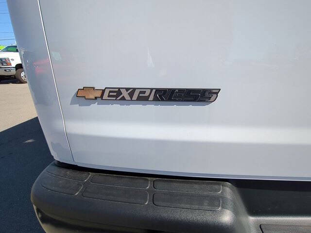 2025 Chevrolet Express 2500