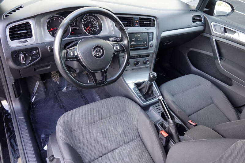 2016 Volkswagen Golf TSI S