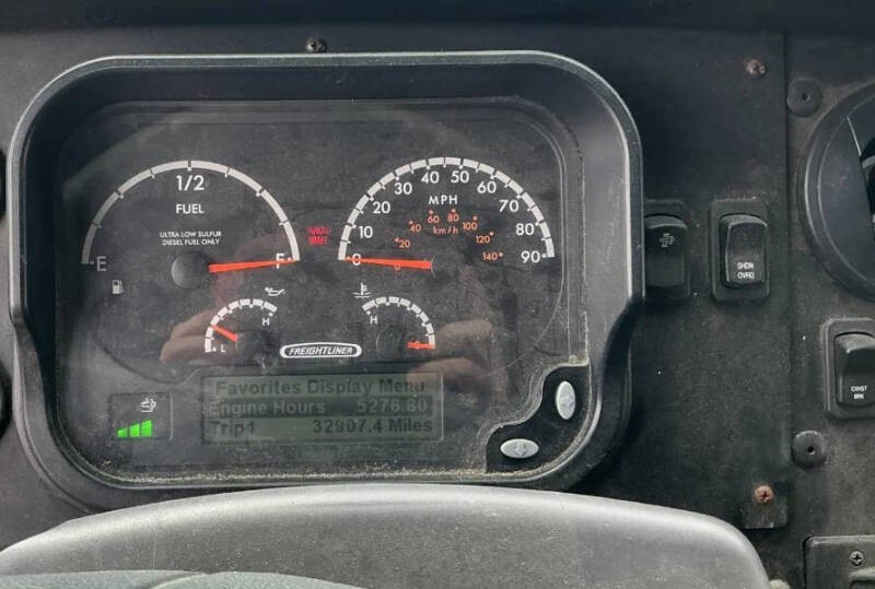 2016 Freightliner MT55 Chassis