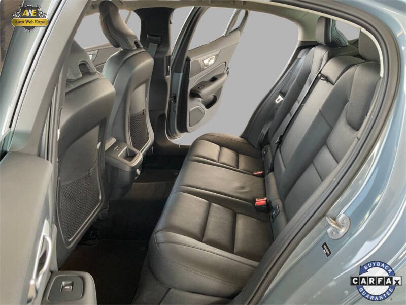 2024 Volvo S60 B5 Plus Dark Theme