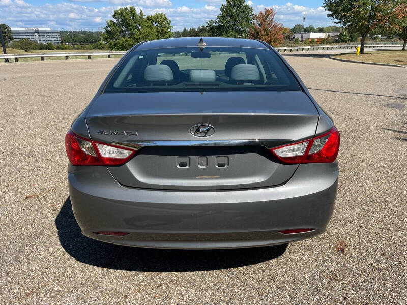 2013 Hyundai Sonata GLS photo 4