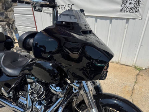 2017 Harley-Davidson FLHX -