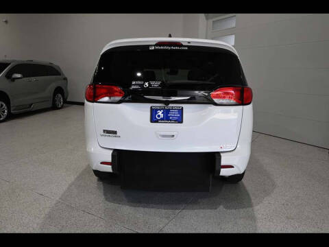2024 Chrysler Voyager LX