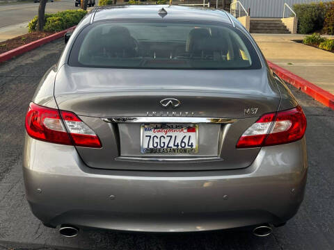 2013 Infiniti M37