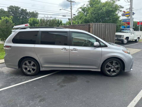2018 Toyota Sienna SE Premium 8-Passenger