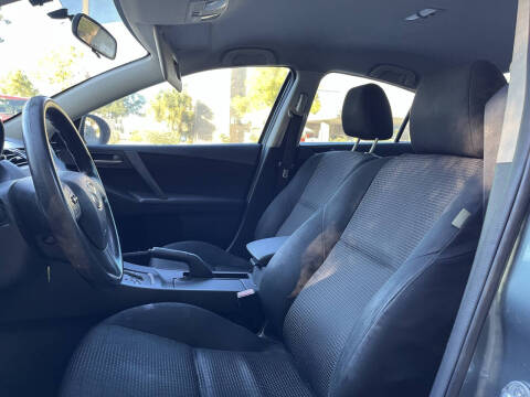 2013 Mazda MAZDA3 i SV