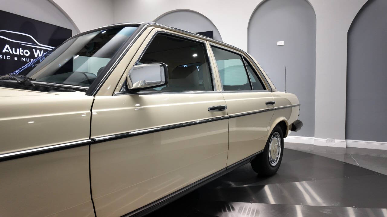 1983 Mercedes-Benz 240-Class 18
