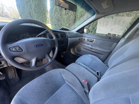 2001 Ford Taurus SE