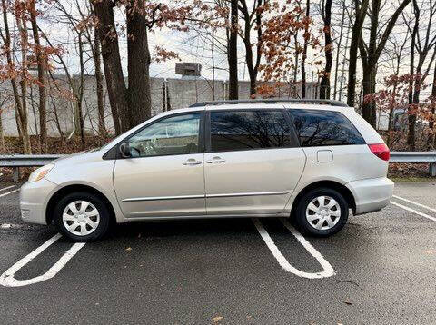 2004 Toyota Sienna LE 7 Passenger