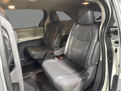 2021 Toyota Sienna LE 8-Passenger
