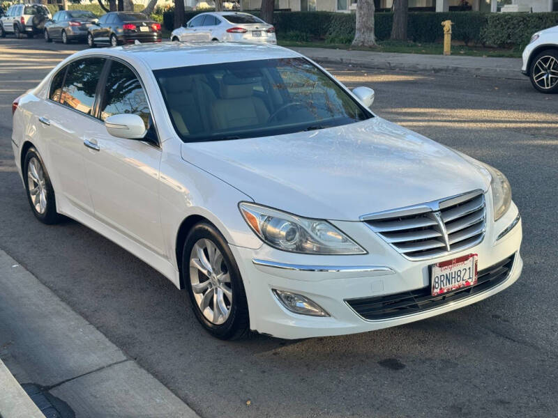 2013 Hyundai Genesis 3.8 photo 2