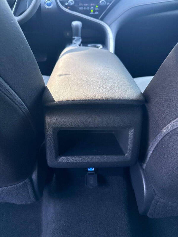 2020 Toyota Camry Hybrid LE