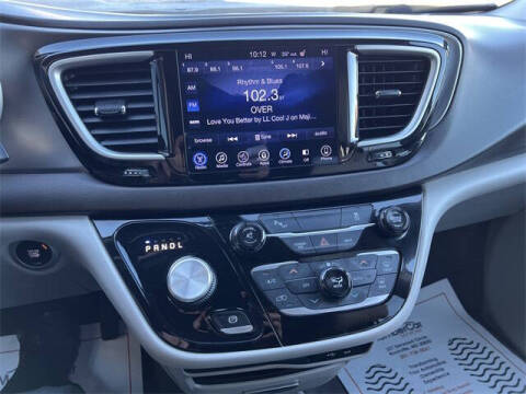 2017 Chrysler Pacifica Touring-L