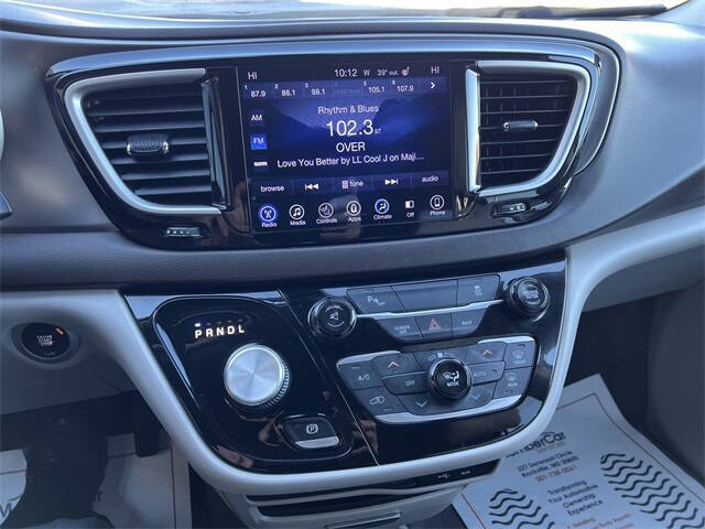 2017 Chrysler Pacifica Touring-L