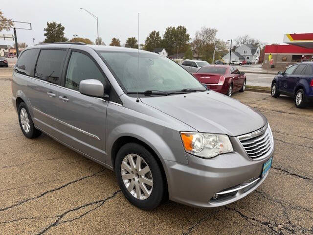 2014 Chrysler Town & Country Touring photo 4