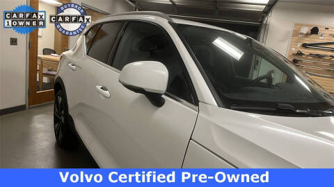 2025 Volvo XC40 B5 Plus Bright Theme