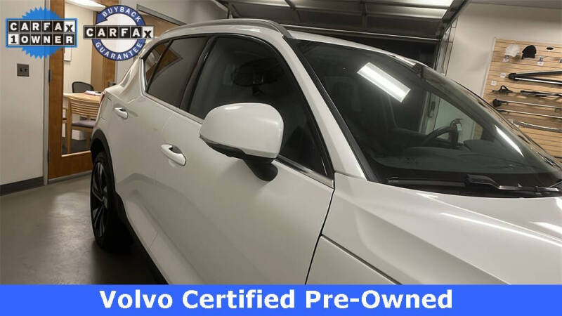 2025 Volvo XC40 B5 Plus Bright Theme