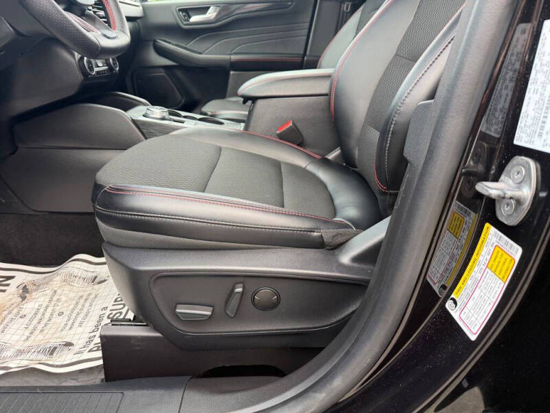 2025 Ford Escape ST-Line Select