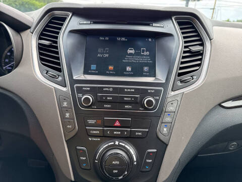 2017 Hyundai Santa Fe SE