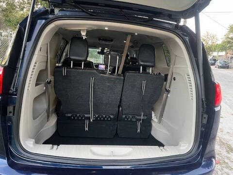 2017 Chrysler Pacifica Touring-L