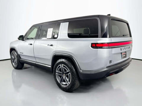 2025 Rivian R1S
