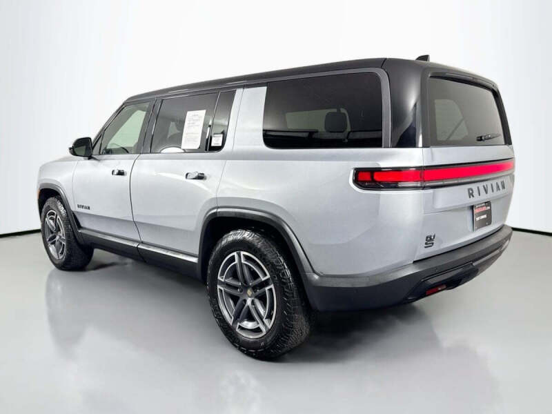 2025 Rivian R1S