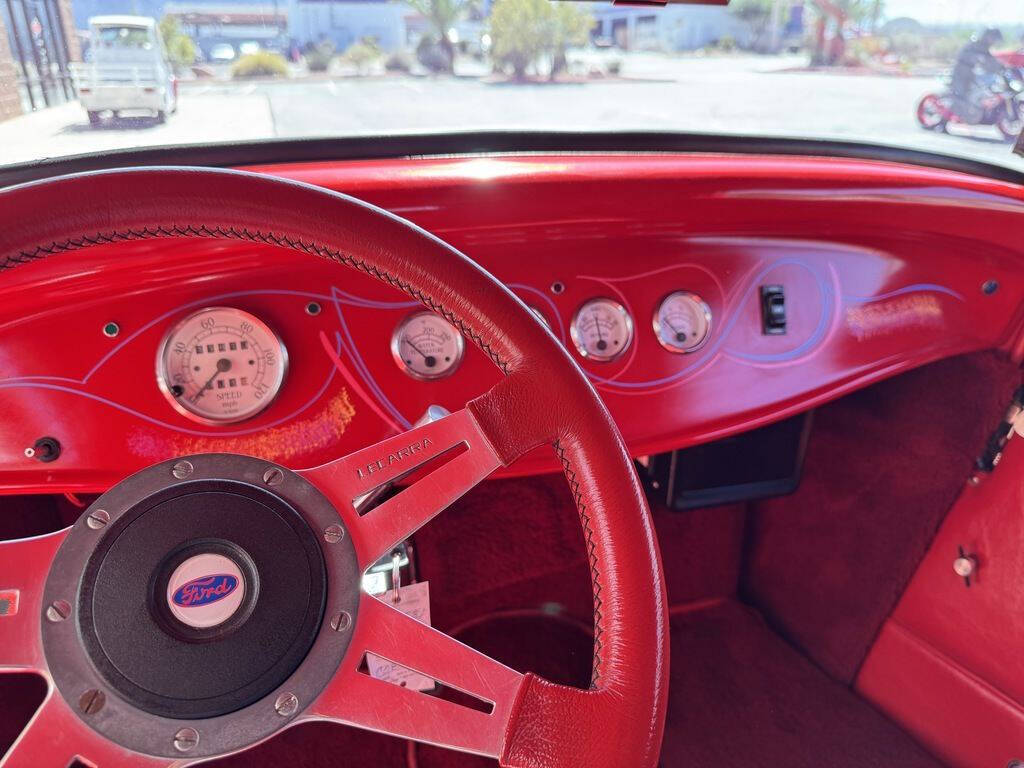 1932 Ford Coupe Recreation 9