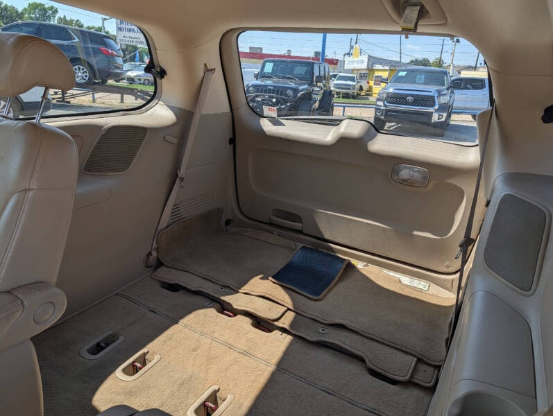 2007 Hyundai Entourage GLS