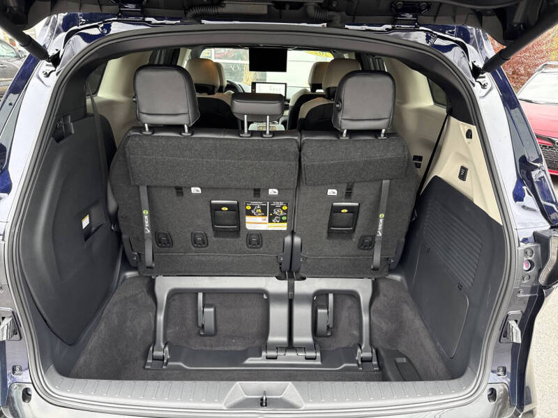 2025 Toyota Sienna Platinum 7-Passenger