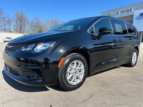 2025 Chrysler Voyager LX