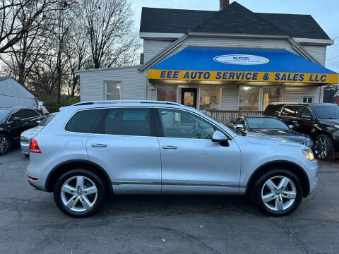 2014 Volkswagen Touareg for sale at EEE AUTO SERVICES AND SALES LLC in Cincinnati OH