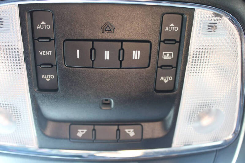 2017 Chrysler 300 C Platinum