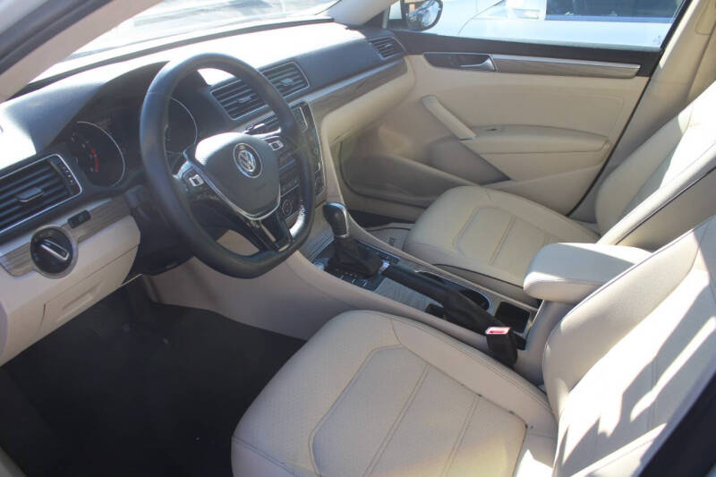 2017 Volkswagen Passat 1.8T SE