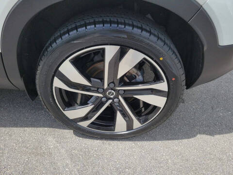 2023 Volvo XC40 B5 Plus Bright Theme