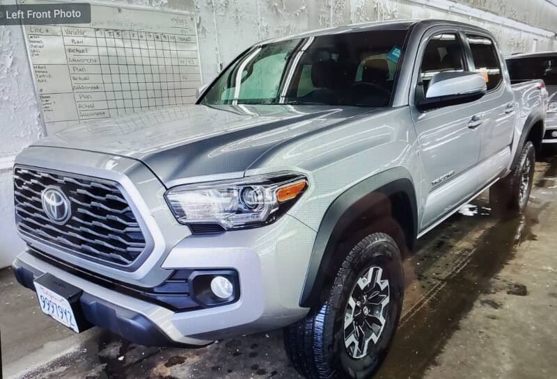 2020 Toyota Tacoma for sale at Deanas Auto Biz in Pendleton OR