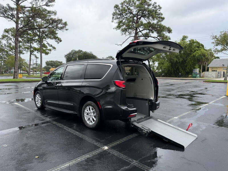 2022 Chrysler Pacifica Touring L