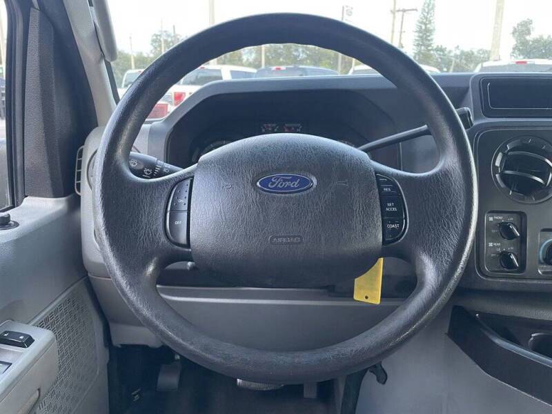 2011 Ford E-Series E-350 SD XLT