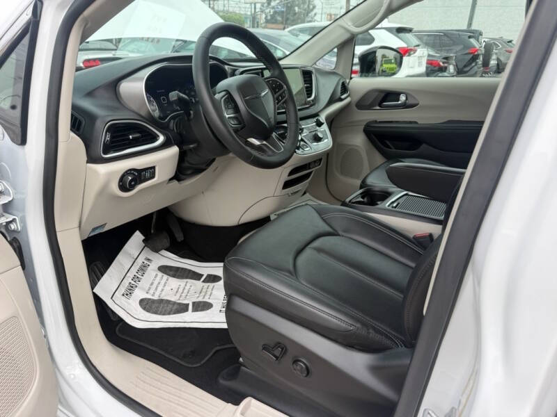 2024 Chrysler Pacifica Touring L