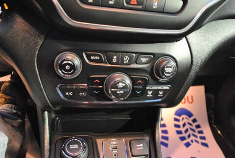 2023 Jeep Cherokee Altitude Lux