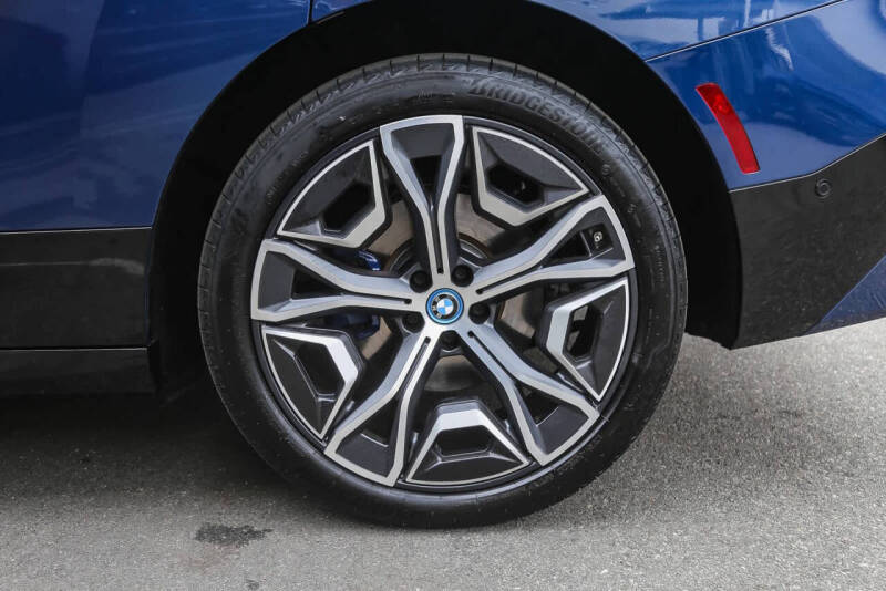 2025 BMW iX xDrive50